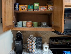 Fridge, microwave, oven, stovetop - Cozy, private home near Robins AFB and Perry! (Bonaire)