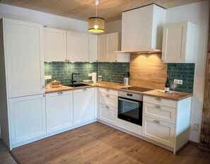 Kühlschrank, Ofen, Herdplatte, Geschirrspüler