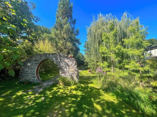 Entschleunigung pur: Stylisches Natur-Refugium mit Sauna & Hühner-Idylle