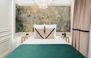 2 bedrooms, desk, iron/ironing board, free WiFi - PARISIAN CHARM - JUST STEPS FROM THE MARAIS DISTRICT AND PLACE DE LA BASTILLE (Paris)