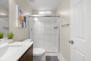 Hair dryer - OTR Overview | Prime Location l Free Parking-TQL! (Cincinnati)