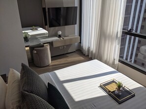 2 habitaciones y tabla de planchar con plancha 