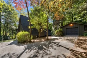 Exterior - A Frame Hot Tub, firepit, pet friendly fenced yard (Hendersonville)