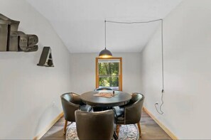 Dining - A Frame Hot Tub, firepit, pet friendly fenced yard (Hendersonville)