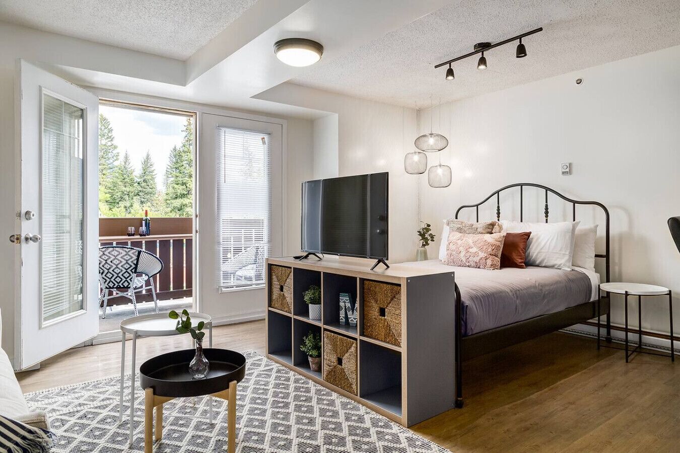 Bureau, fer et planche à repasser, Wi-Fi gratuit, draps fournis