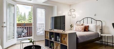 Bureau, fer et planche à repasser, Wi-Fi gratuit, draps fournis