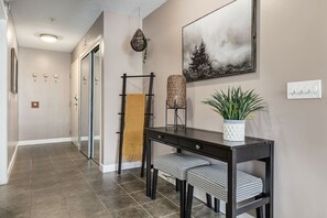 Interior - The Most Perfect Stay in Canmore w/Mountain View (Canmore)
