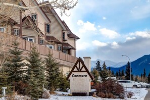Exterior - The Most Perfect Stay in Canmore w/Mountain View (Canmore)