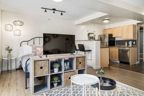 Desk, iron/ironing board, free WiFi, bed sheets - The Most Perfect Stay in Canmore w/Mountain View (Canmore)