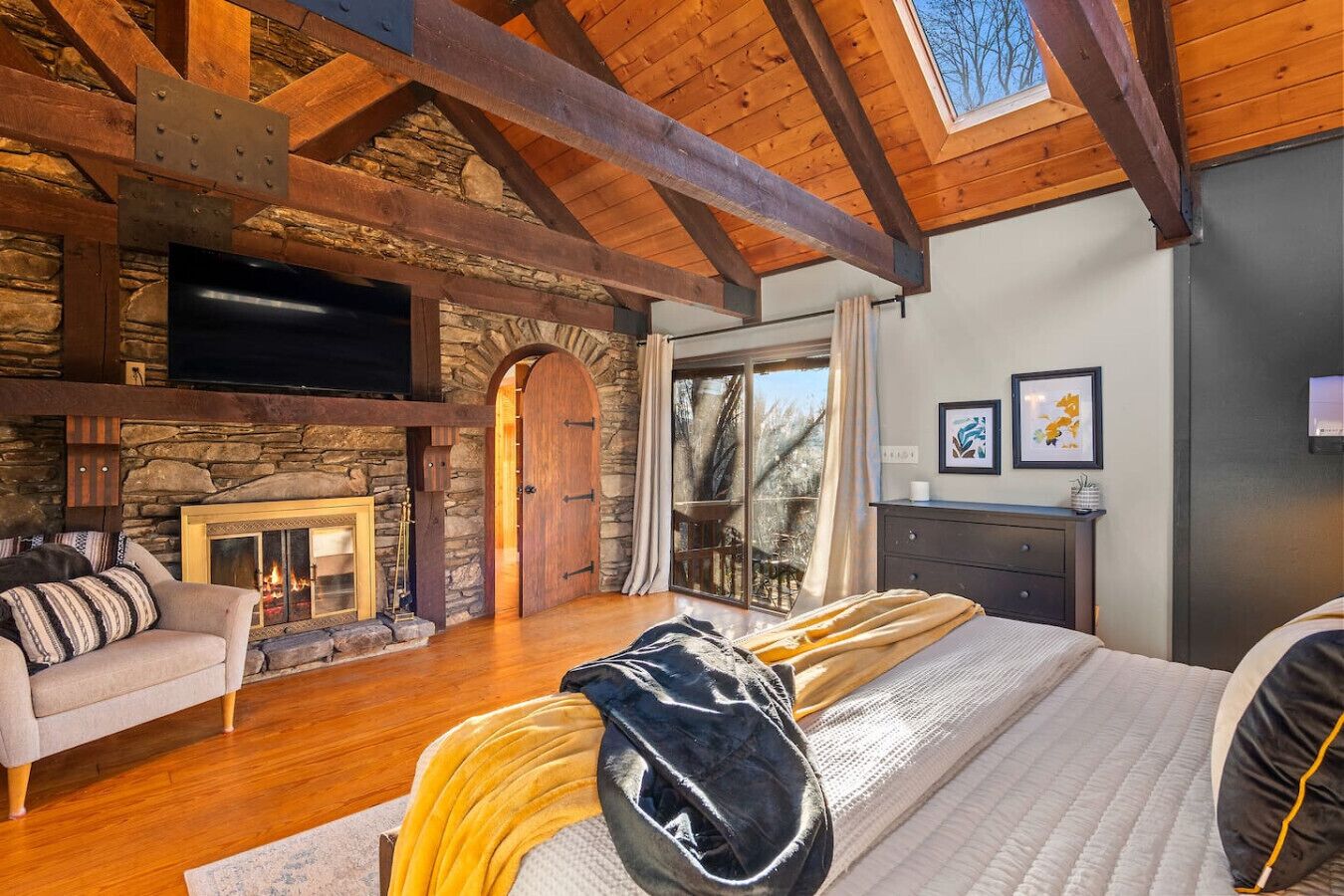 办公桌、熨斗/熨衣板、旅行婴儿床、WiFi