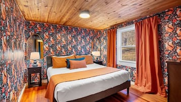 Työpöytä, silitysrauta/-lauta, vauvan matkasänky, Wi-Fi