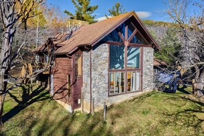 Exterior - Sleeps 18 Cinema/Sauna/Game Rm/Hot Tub/Fire pit (Black Mountain)