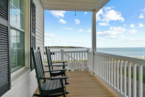 Property grounds - The Wright Place - Charming 5-bedroom Oceanside house (York)
