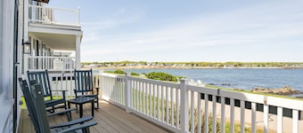The Wright Place - Charming 5-bedroom Oceanside house