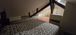 1 bedroom, desk, travel cot, free WiFi - La Tour du Rempart - T2 duplex apartment in the heart of Colmar (Colmar)