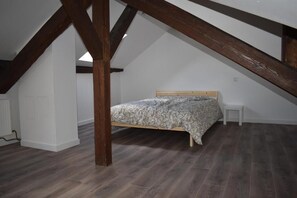 1 bedroom, desk, travel cot, free WiFi - La Tour du Rempart - T2 duplex apartment in the heart of Colmar (Colmar)