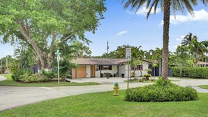 View from room - Rainbow Falls 2 Stay for 2 (Oakland Park)