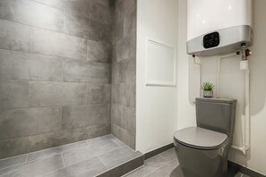 Apartament | Bany | Articles de tocador gratuïts, assecador de cabells, tovalloles i sabó 