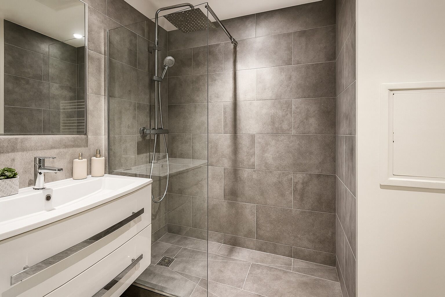Apartment | Bathroom | Free toiletries, hair dryer, towels, soap