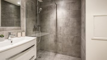 Apartment | Bathroom | Free toiletries, hair dryer, towels, soap