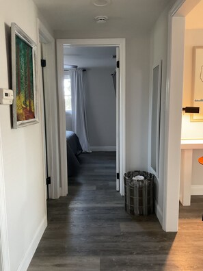 2 makuuhuonetta, silitysrauta/-lauta, ilmainen Wi-Fi, vuodevaatteet