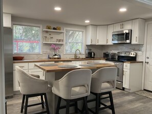 Mikroaaltouuni, uuni, liesi, astianpesukone