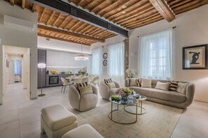 A modern living room with a sofa, armchairs, and a coffee table. - The Joia House in Lucca (Lucca)