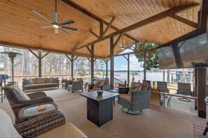 Property grounds - The 127 at Lake Sinclair: Sleeps 16, Prime Location, Amazing Outdoor Space!! (Milledgeville)