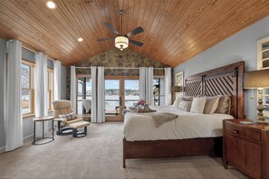 5 bedrooms, iron/ironing board, free WiFi, bed sheets - The 127 at Lake Sinclair: Sleeps 16, Prime Location, Amazing Outdoor Space!! (Milledgeville)