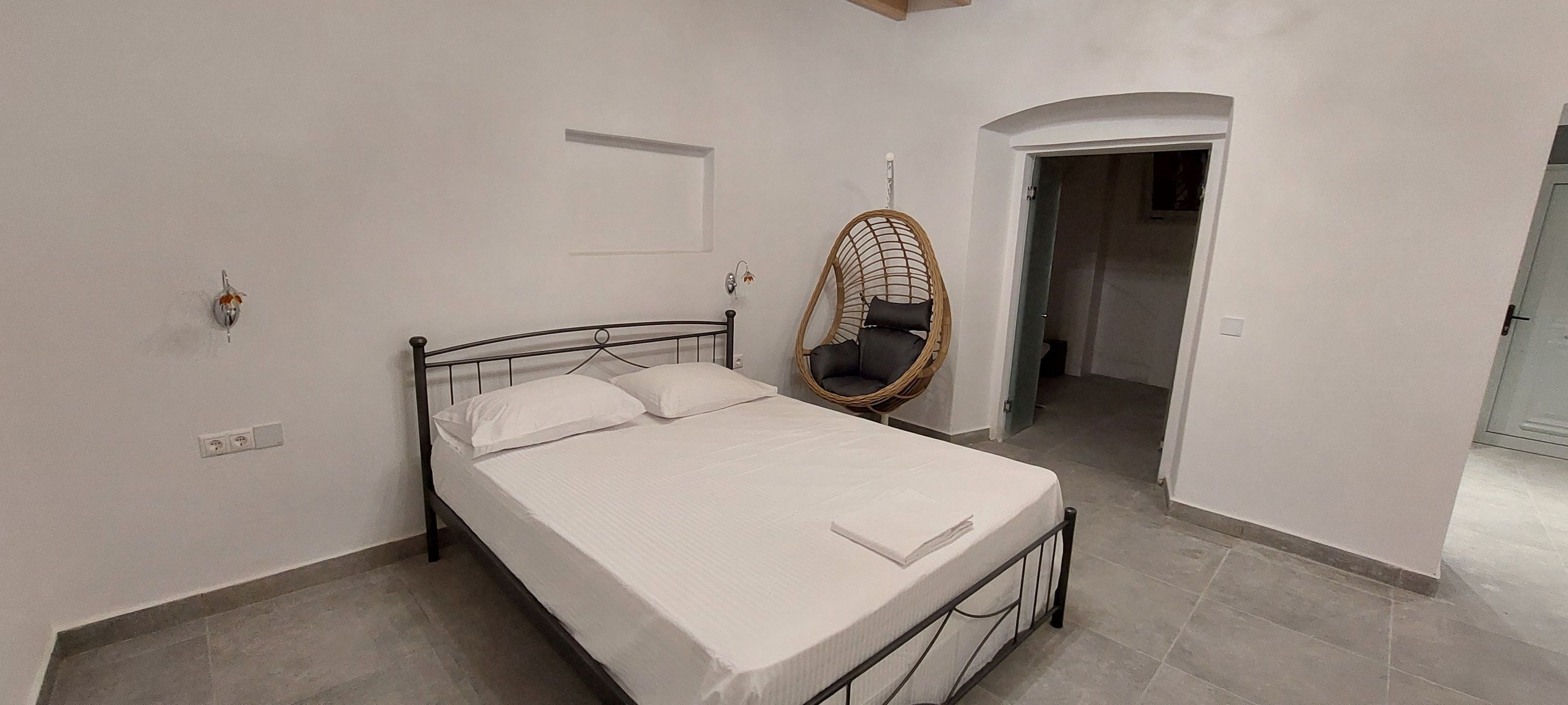 1 bedroom, desk, free WiFi, bed sheets