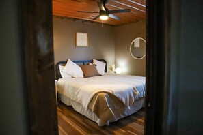 4 bedrooms, iron/ironing board, WiFi, bed sheets - Lakeview LaFollette Retreat, Sleeps 10 - Game Room (LaFollette)