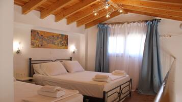 Bureau, fer et planche Ă repasser, Wi-Fi gratuit, draps fournis