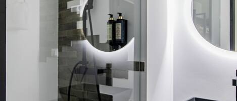 Studio | Bathroom