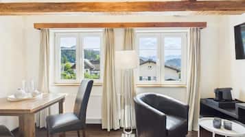 Studio Supérieur, vue ville | Coin séjour