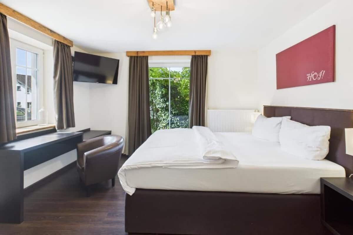 Family Apartment, Non Smoking | In-room safe, iron/ironing board (on request), WiFi (free)