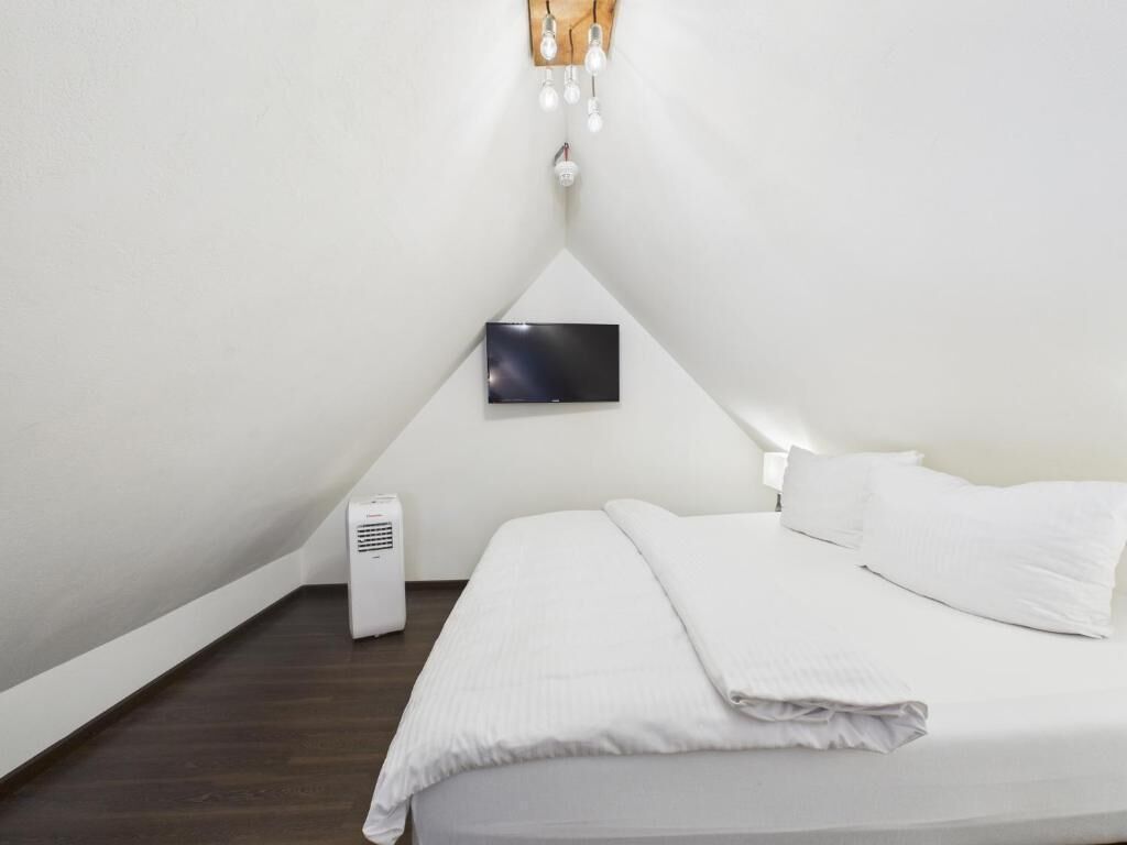 Comfort studio, uitzicht op stad | Een kluis op de kamer, een strijkplank/strijkijzer, gratis wifi