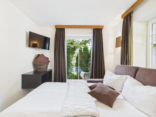 Family Apartment, Non Smoking | In-room safe, iron/ironing board, free WiFi - s'Matt Hotel (Roethis)