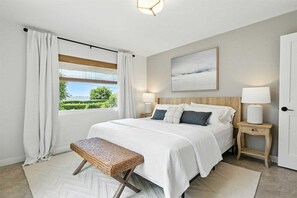 3 bedrooms, desk, iron/ironing board, travel cot - Hot tub, gym, walk to restaurants, central AC (Santa Barbara)