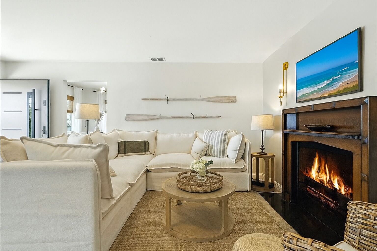 Smart TV, libros, estéreo