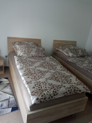 3 bedrooms, iron/ironing board, WiFi, bed sheets - Comfort vacation apartment (NR) to feel good, 5 km southwest of Bayreuth (Mistelbach)