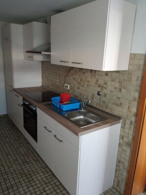 Microwave, oven, stovetop - Comfort vacation apartment (NR) to feel good, 5 km southwest of Bayreuth (Mistelbach)