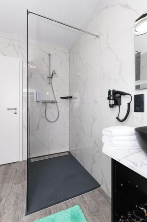 Shower, hair dryer, towels, soap - Beach chair 3 - derseehund (Esens)