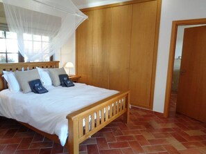 Iron/ironing board, free WiFi - QUINTA SANTHI, Foupana (Moncarapacho)