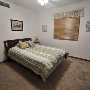 3 bedrooms, iron/ironing board, WiFi, bed sheets - Vintage Country Retreat and Peaceful (Freeburg)