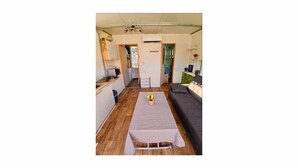 Unclassified image, 4 of 32, button - Unusual night on a fully air-conditioned and heated houseboat (Beaucaire)