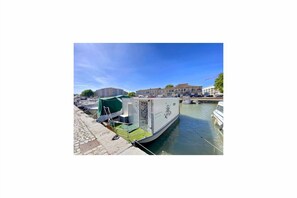 Exterior - Unusual night on a fully air-conditioned and heated houseboat (Beaucaire)