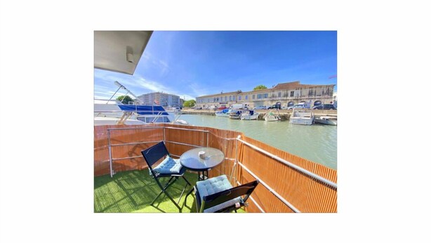 Unclassified image, 1 of 32, button - Unusual night on a fully air-conditioned and heated houseboat (Beaucaire)