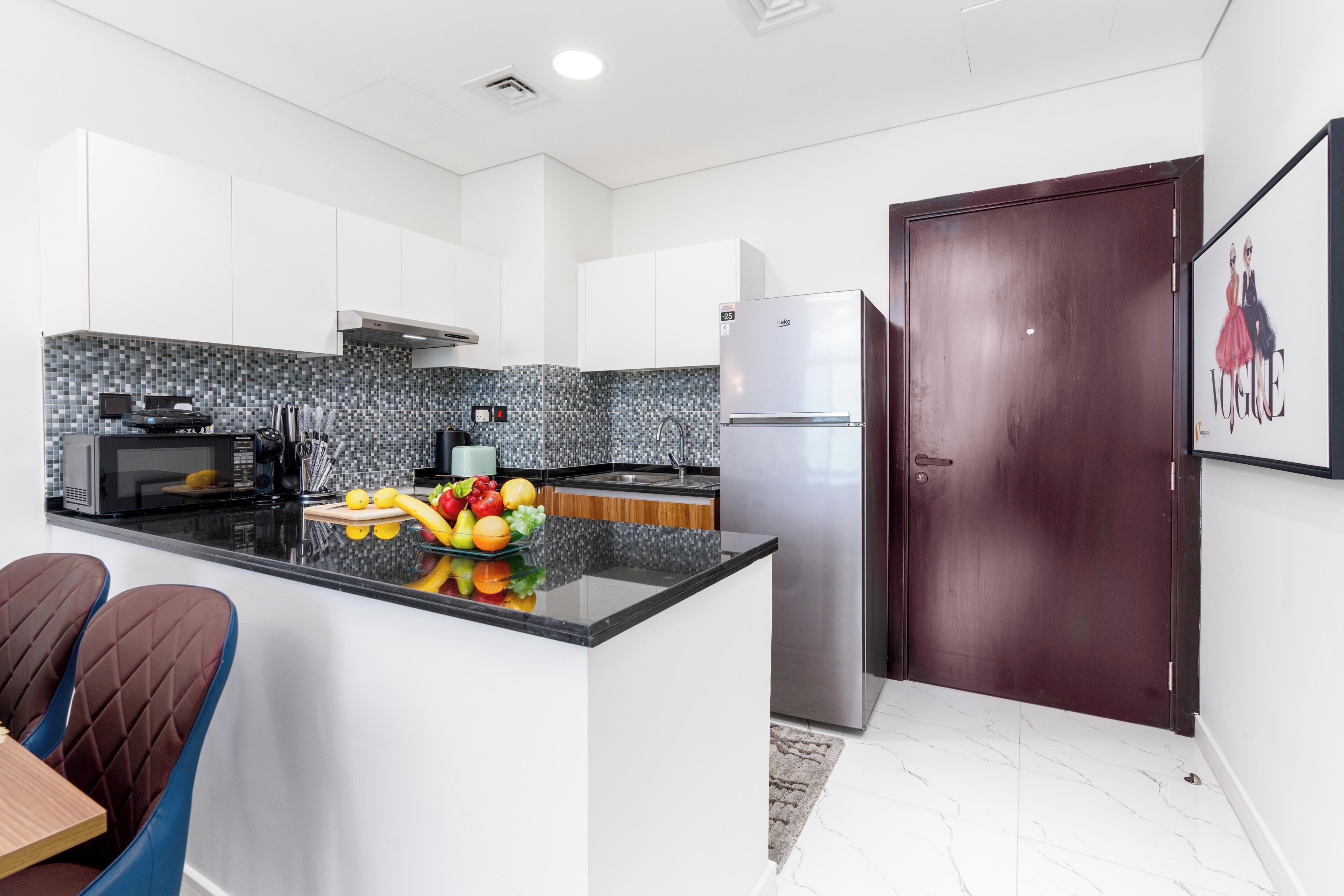 Apartamento superluxo, sacada, vista para a cidade | Cozinha privada | Geladeira grande, micro-ondas, fogão, cooktop