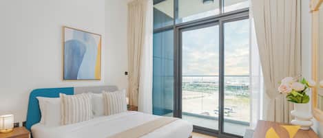 Appartamento Luxury, balcone, vista città | Una cassaforte in camera, ferro/asse da stiro