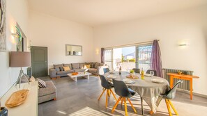 TV - Sophisticated villa with heatable pool (Albufeira)